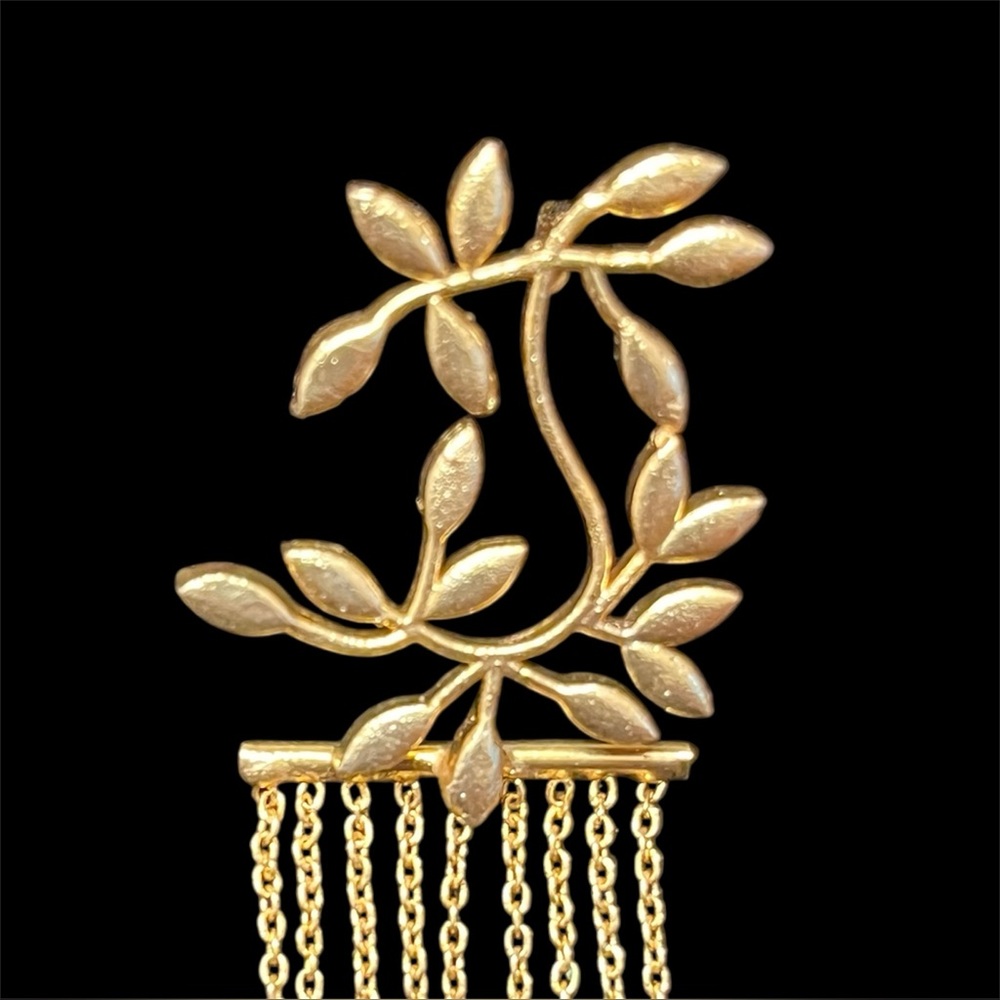 SHASHI Geranium Floral Gold-tone Plated Dangling Chain Post Earring - Picture 9 of 15